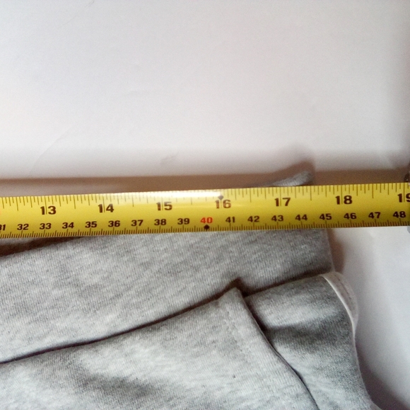 Women's The North Face Gray Shorts, Sz. XLarge - Picture 8 of 11